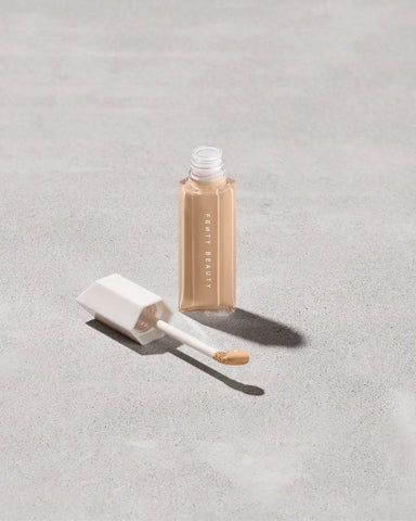 We're Even Hydrating Longwear Concealer — 220W